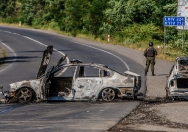 У Мукачеві - війна двох бандформувань: Правий сектор, який кришує один із депутатів, а інше не має жодної назви