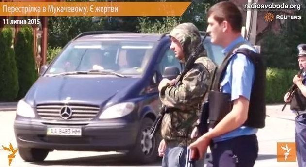 Ким виявився невідомий, якого журналісти зафіксували під час сутички в Мукачеві?