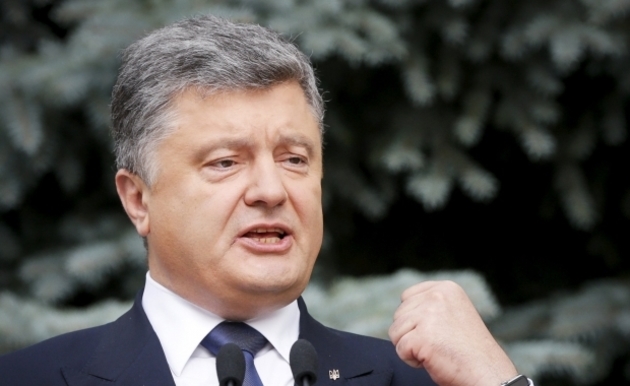 Порошенко: Картина, яка зараз відбувається в Мукачеві, вражаюче чорна! (ВІДЕО)