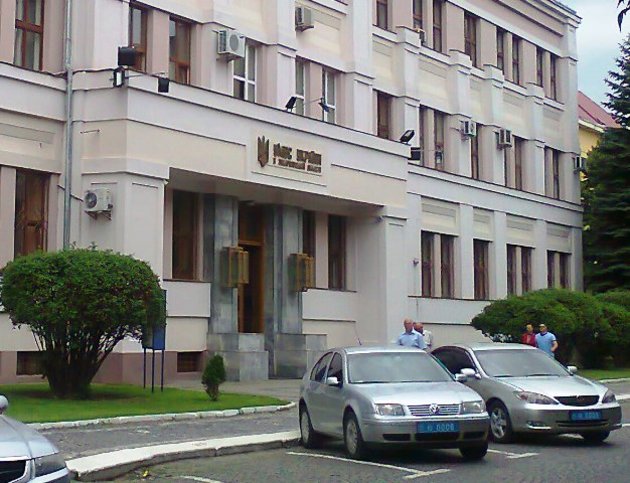 Справжні патріоти України мирно «заблокують» будівлю УМВС Закарпаття