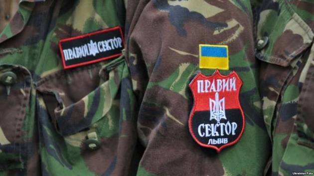 Бійці Правого сектора прорвалися через загородження із силовиків біля Мукачева