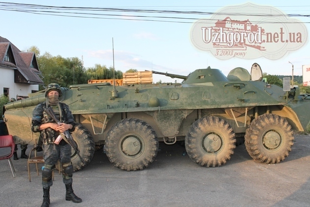 Закарпаттям їздитиме бурштиновий бронетранспортер (ФОТО)
