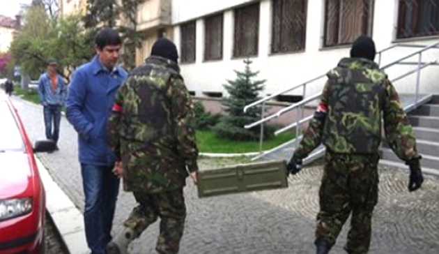 Купу озброєння знайшли під час обшуків в офісі та представників ДУК ПС в Ужгороді
