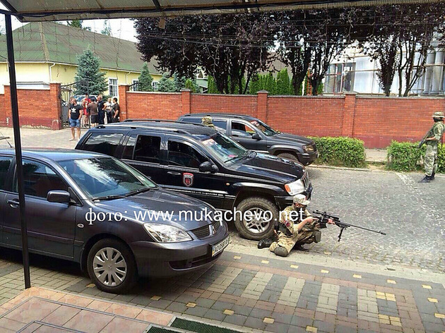 Закарпатська мафія особлива: перетворення озброєних формувань на кишенькові армії впливових людей регіону