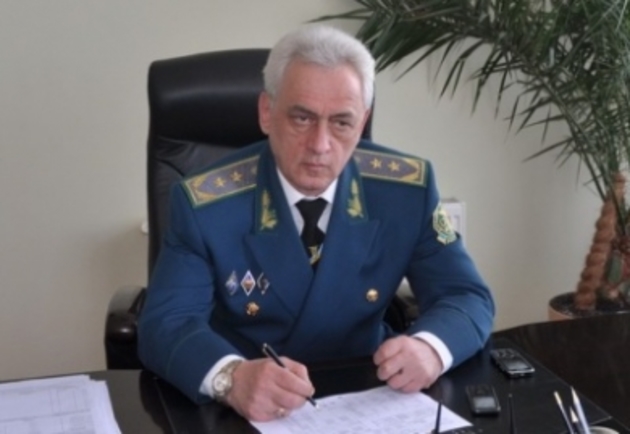 Один із начальників Західних митниць «покаявся», як його столичний куратор нетрадиційної орієнтації вибивав заяву на звільнення