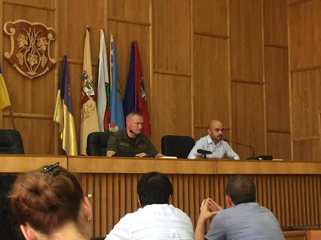 Хто працюватиме новими поліцейськими Срібної Землі?