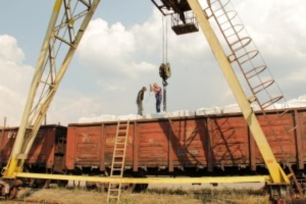 Куди прямував вагон з тютюновою контрабандою на 2 мільйони гривень, який виявили в Ужгороді (ВІДЕО)