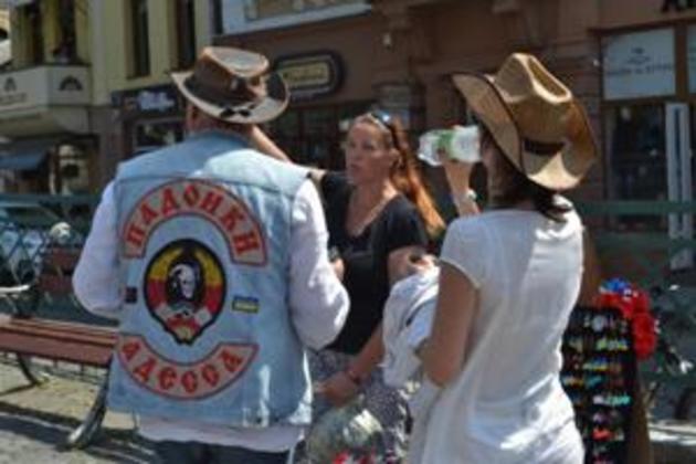 Де можна побачити індіанців-байкерів та ковбоїв-байкерів? В Ужгороді - запросто! (ВІДЕО)