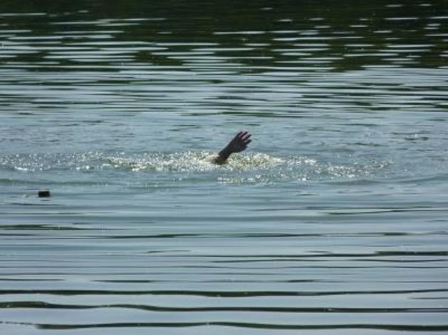 Водолази підняли тіло потопельника з дна річки Уж