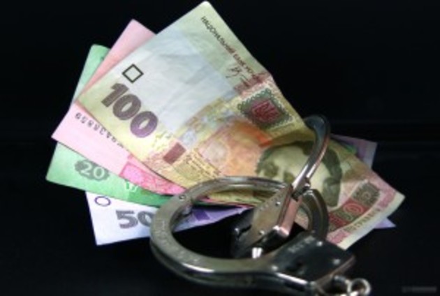 Абітурієнти так і не стали студентами, хоч заплатили понад 50 тисяч. Ректора хустського вишу судитимуть