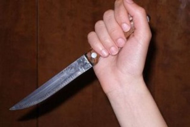 На Тячівщині молодик «всадив» 18-сантиметровий ніж у приятеля