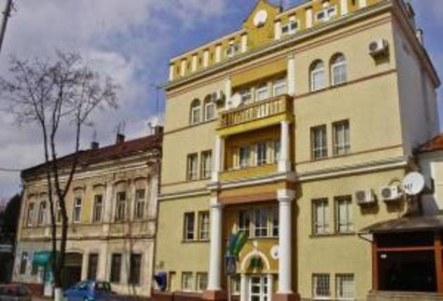 Після гучних заяв Яценюка Закарпатську митницю «оновили» старими обличчями