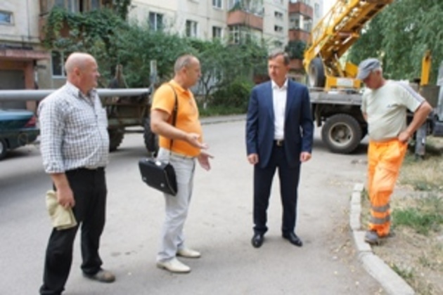 Спальні райони Ужгорода засяють енергозберігаючими світильниками (ФОТО)

