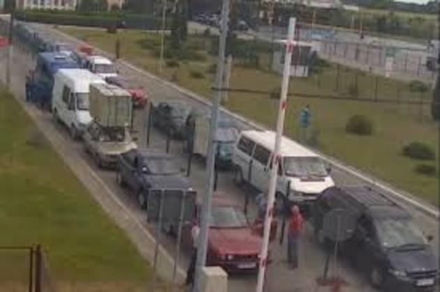 Сімейна «пара» іноземців везла немовля в Європу на продаж?