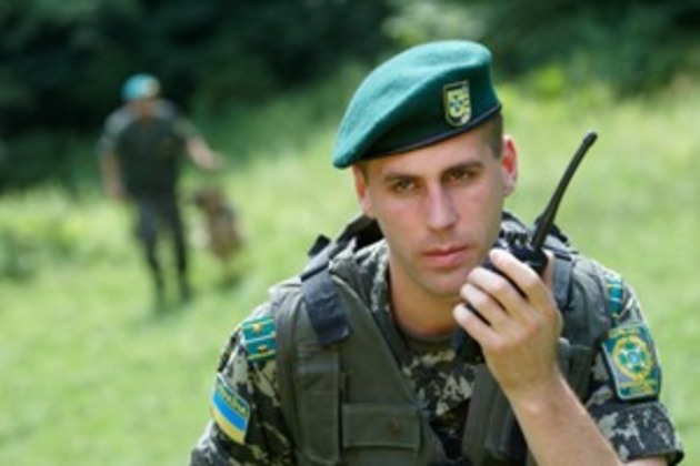 Нелегальних мігрантів біля кордону з ЄС зупинили лише постріли (ФОТО)
