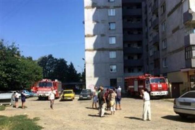 «Висотка самогубць» спалахнула на березі Ужа (ФОТО)