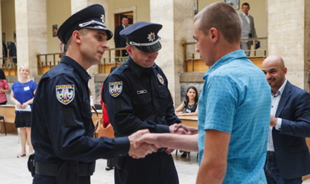 Набір тренерів для нової поліції Закарпаття знову продовжено