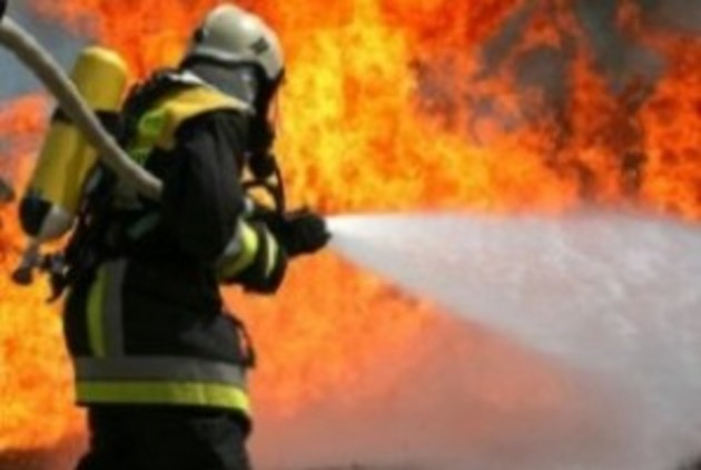 У Мукачеві 6 годин гасили пожежу на підприємстві (ФОТО)
