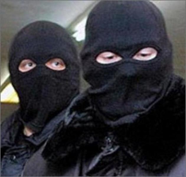Бандитський «дует» зв’язав зубного лікаря та забрав купу гривень і доларів