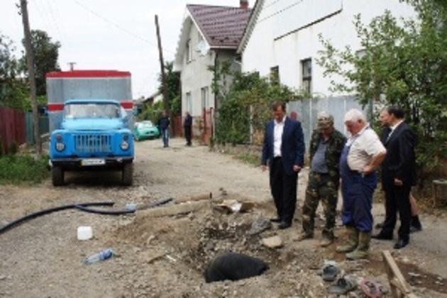 В Ужгороді на вулиці Богатирській змінили 200 метрів водопроводу (ФОТО)

