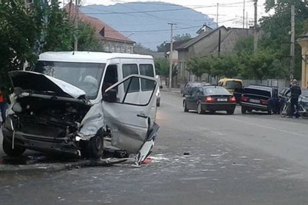 Смертельний «поцілунок» на нічній дорозі забрав життя людини