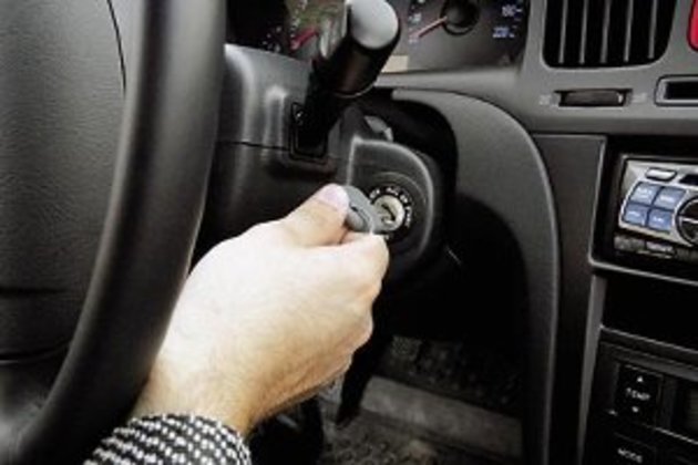 90-і повертаються? На Перечинщині водія викинули з автівки та забрали її