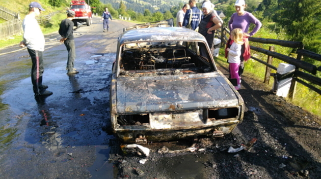 Легковий автомобіль на дорозі згорів повністю - Офіційна версія