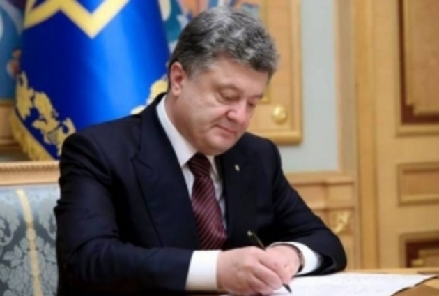 Напередодні виборів Порошенко з Яценюком кинули кістку народу