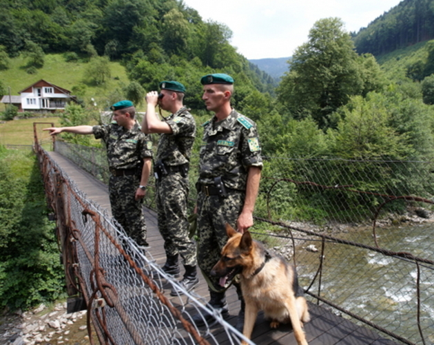 Мігранти з Сирії і Сомалі випробовують на міць закарпатські кордони