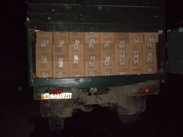 Вантажівка-всюдихід була доверху завантажена контрабандними сигаретами зі Львова (ФОТО)