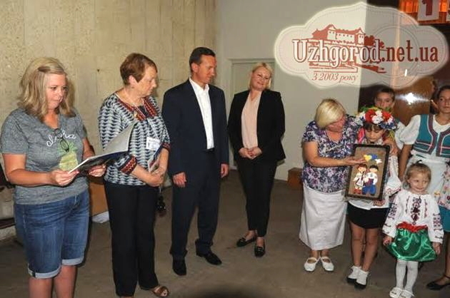 Мерія Ужгорода «подякувала» американським благодійникам (ФОТО)