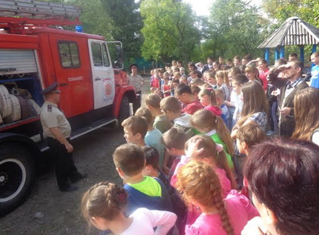 Як пожежники «відпрацьовували» село недалеко від міста на кордоні (ФОТО)