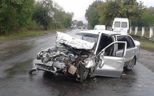 Страшна аварія забрала життя пасажирки іномарки (ФОТО)