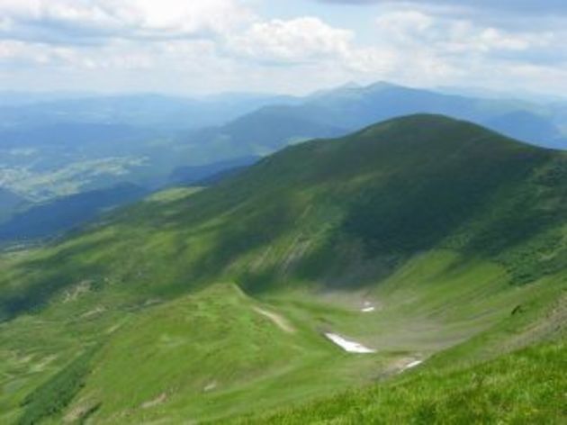 Невідомі заливали бетон у заповідній зоні на полонині Урда!