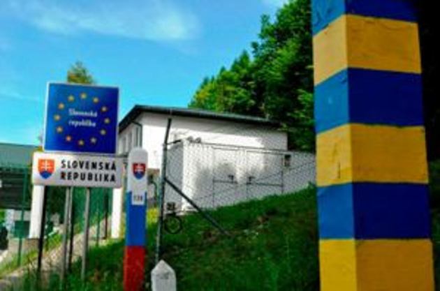 Словаччина остерігається напливу мігрантів через Закарпаття - на кордоні додали поліцейських