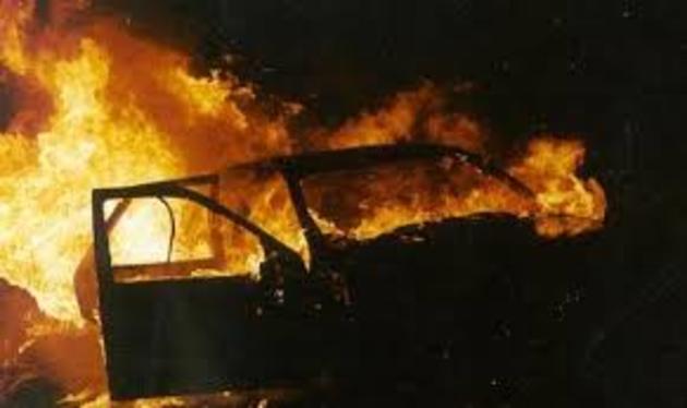 Серед ночі спалахнула автівка у місті над Латорицею!