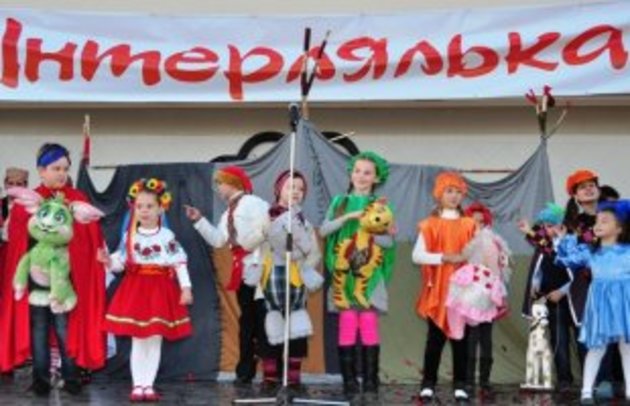 В Ужгороді просто неба - казкове дійство різними мовами (ВІДЕО)