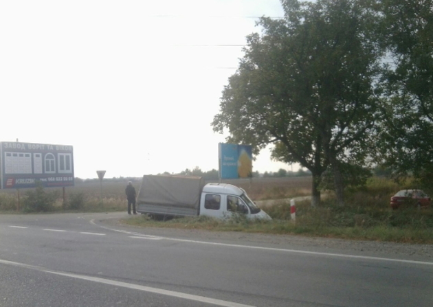 «ГАЗелька» злетіла з міжнародного автобану! (ФОТО)