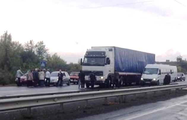 Міжнародна траса на Київ заблокована віруючими! (ФОТО)