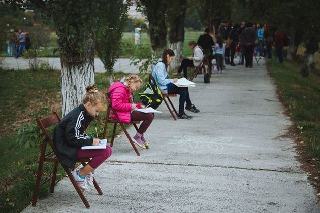 Юні художники Ужгорода намалювали на Книгу рекордів (ФОТО)
