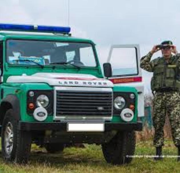 «Мазда» з українцем за кермом перевозила двох азіатів, які прагнули потрапити на Захід