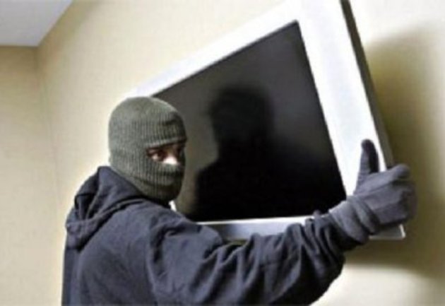 Мукачівець «обчистив» будинок знайомого 