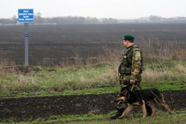 Сирієць пробував потрапити до ЄС через дірку у загороджувальному паркані (ФОТО)