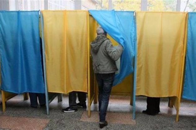 Ужгородці голосують на 86 виборчих дільницях