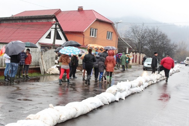 Як пережили паводок жителі вертолітного селища в Карпатах (ФОТО)