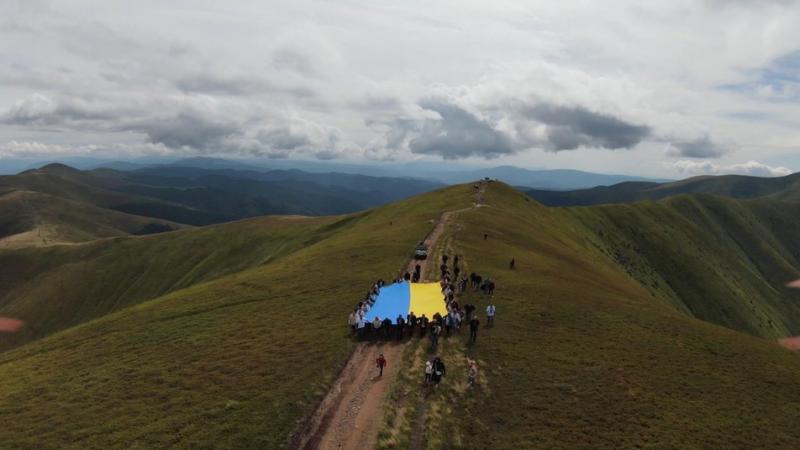 На найвищій точці Боржавського хребта на Закарпатті встановили прапор України