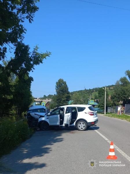 Поліція Рахівщини розслідує ДТП, у якій травмувалися семеро людей, серед яких – двоє малолітніх хлопчиків