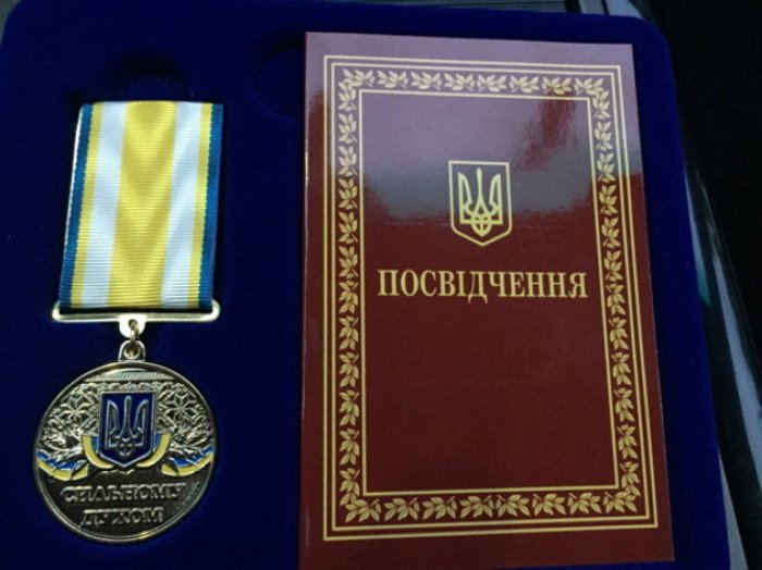 Кандидата у мери Ужгорода нагородили медаллю «Сильному духом» (ФОТО)