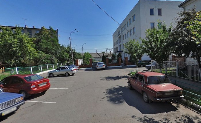 Бунтівні роми оточили будівлю з правоохоронцями на Закарпатті!