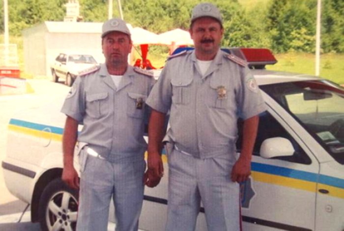 Злочинці на автомобілі, втікаючи від міліції, врізалися в трактор!